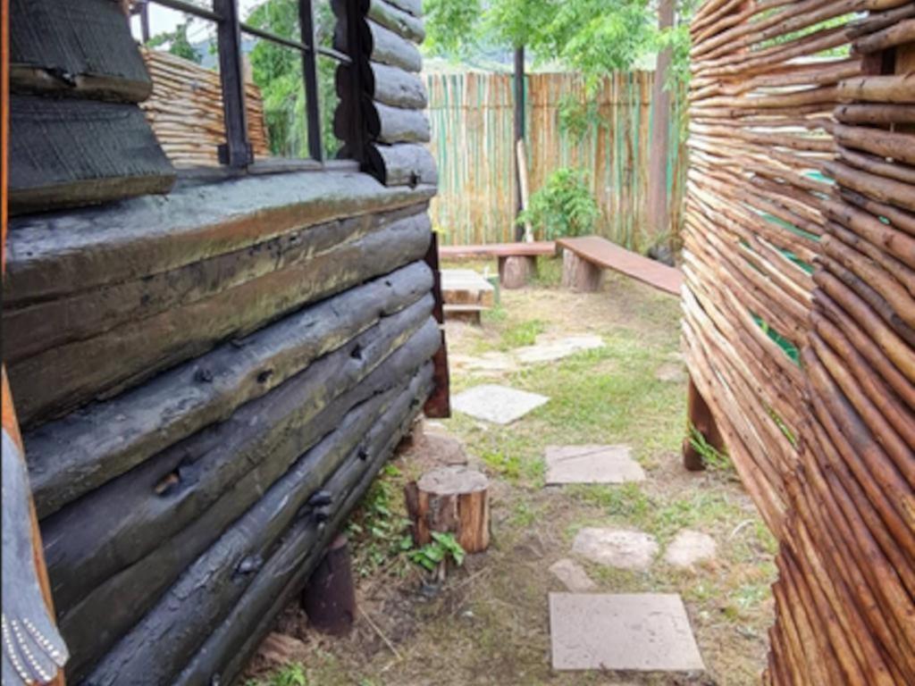 Tsitsikamma Wolf Sanctuary Eco Cabins & Teepees Stormsrivier Dış mekan fotoğraf