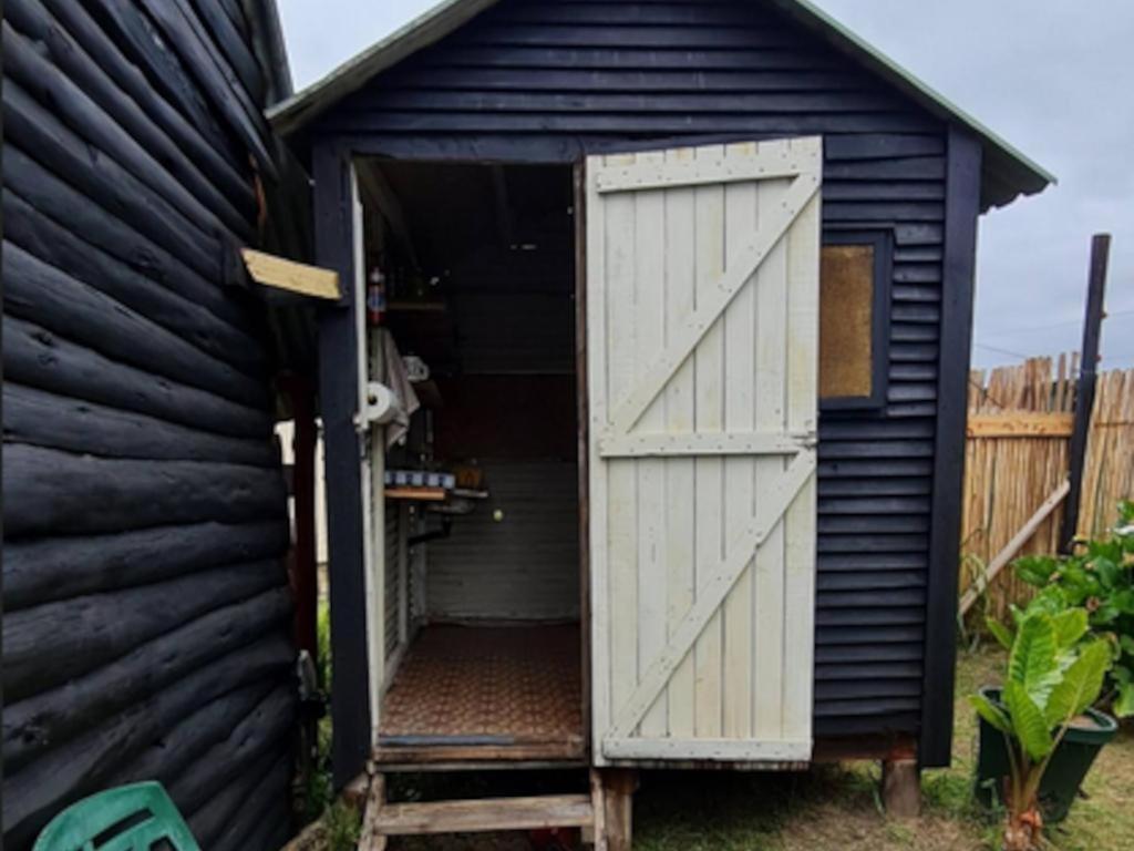 Tsitsikamma Wolf Sanctuary Eco Cabins & Teepees Stormsrivier Dış mekan fotoğraf